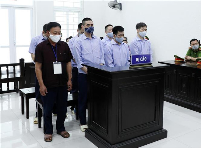 Phạt tù 4 bị cáo nguyên là thanh tra giao thông vì bảo kê ''xe vua'' ảnh 1