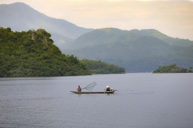 Nuôi cá lồng gắn với phát triển du lịch ở vùng hồ Hòa Bình ảnh 2