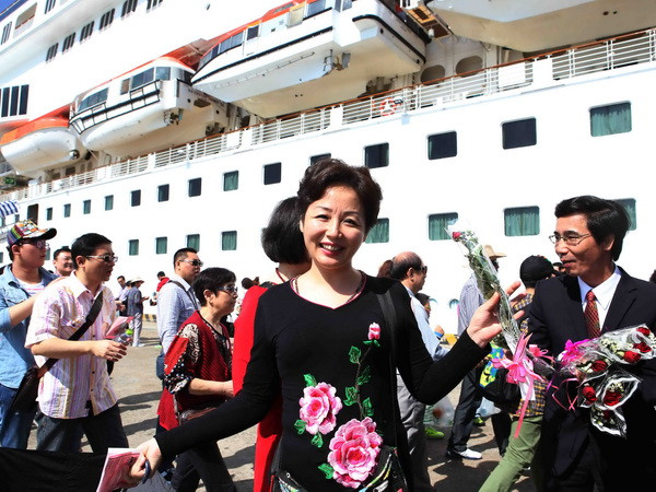 Tàu du lịch The World của Mỹ đưa du khách đến đảo Phú Quốc ảnh 1