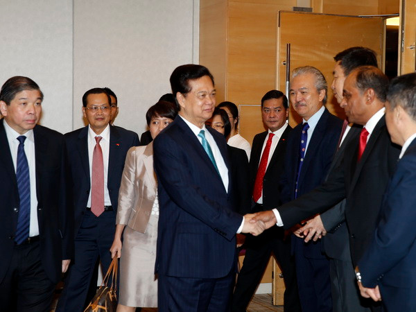 Thủ tướng Nguyễn Tấn Dũng dự tọa đàm với các doanh nghiệp Singapore ảnh 1