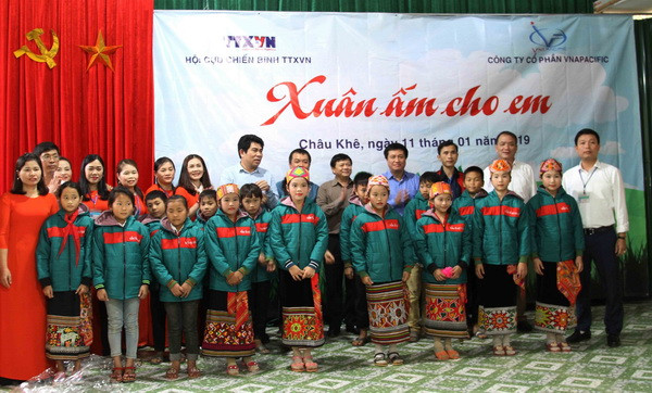 TTXVN tổ chức ''Xuân ấm cho em'' tại huyện miền núi Nghệ An ảnh 1