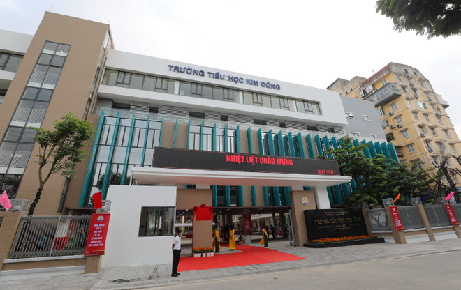 Hà Nội gắn biển 2 công trình trường tiểu học cấp thành phố ảnh 1