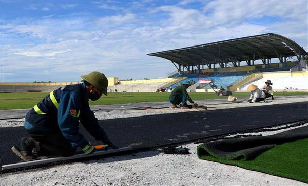Hà Tĩnh khánh thành Sân vận động có mặt sân cỏ tự nhiên hơn 6400m2 ảnh 1