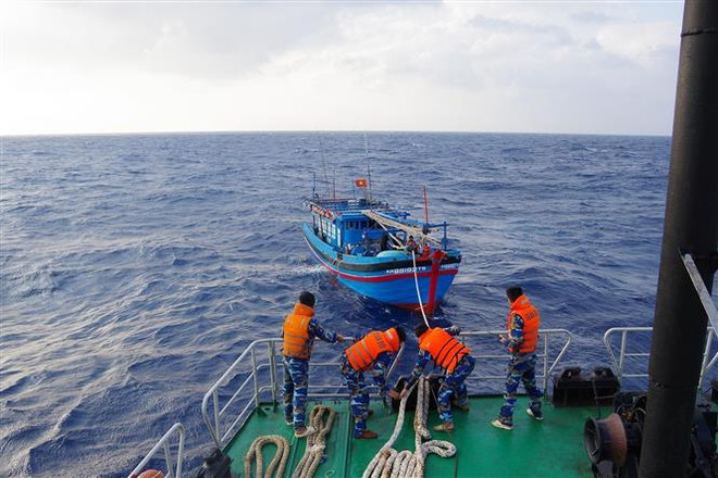 Hải quân Vùng 4 - điểm tựa cho ngư dân vươn khơi, bám biển ảnh 2