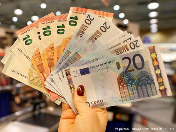 Eurozone: Mối lo giảm phát lắng dịu, thất nghiệp giảm ảnh 1