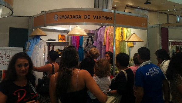 Việt Nam tham dự hội chợ thủ công mỹ nghệ tại Argentina ảnh 1