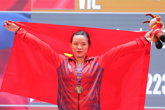 SEA Games 31: Đô cử Phạm Thị Hồng Thanh lập 3 kỷ lục SEA Games mới ảnh 1