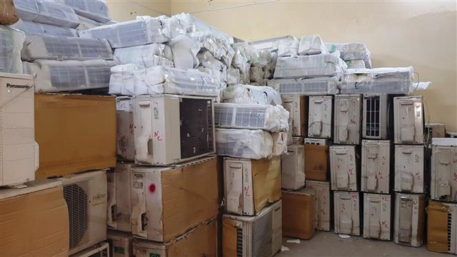 Số hàng điện máy nhập lậu bị lực lượng chức năng bắt giữ. Ảnh minh họa. (Ảnh: TTXVN phát) Bắt giữ vụ vận chuyển hàng điện lạnh không rõ nguồn gốc ảnh 1