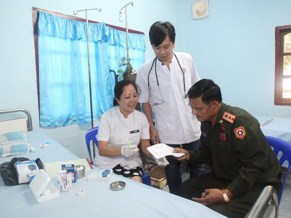 Những hoạt động thiện nguyện đầy nghĩa tình trên đất bạn Lào ảnh 1