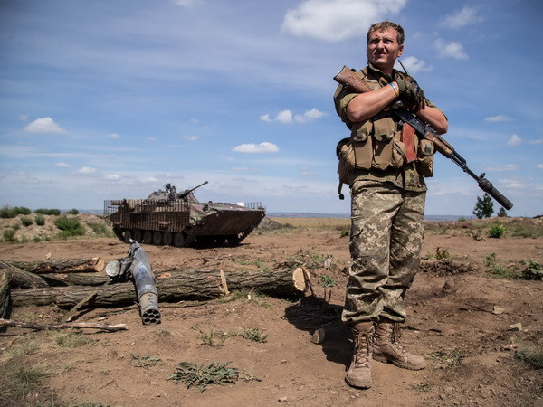 Các bên xung đột tại Ukraine nhất trí ngừng bắn dịp Năm Mới ảnh 1