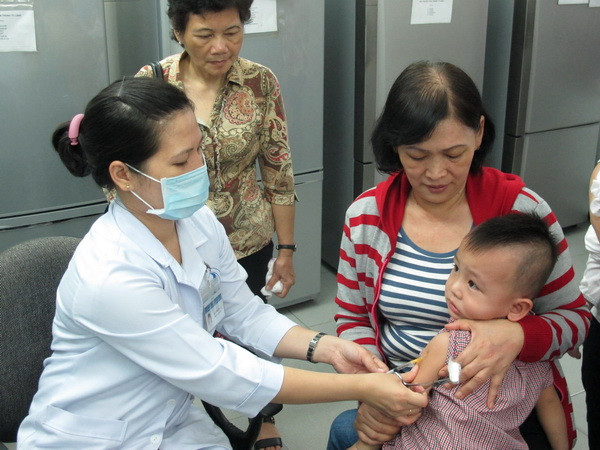 Tiêm bổ sung vắcxin sởi miễn phí cho trẻ dưới 10 tuổi ảnh 1