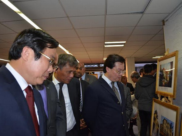 Khai mạc triển lãm ảnh, báo chí, tuần phim Việt tại Pháp ảnh 2