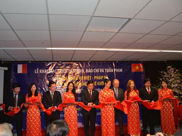 Khai mạc triển lãm ảnh, báo chí, tuần phim Việt tại Pháp ảnh 1