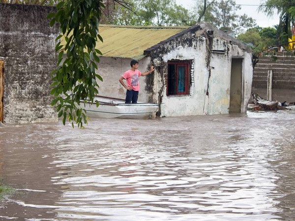 Bão lũ tại Argentina khiến hơn 5.000 người dân phải sơ tán ảnh 1