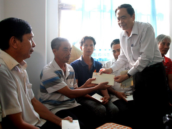 Thăm, tặng quà gia đình chính sách tại Hậu Giang và Cần Thơ ảnh 1