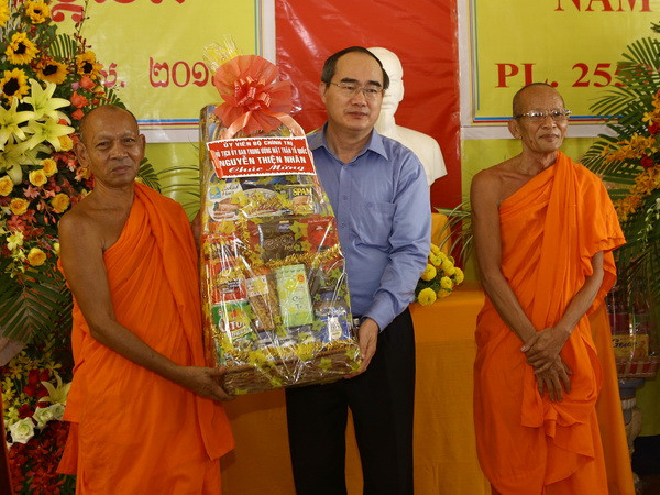 Chủ tịch Mặt trận Tổ quốc chúc Tết Chôl Chnăm Thmây ở Cần Thơ ảnh 1