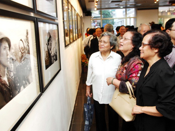 Triển lãm 40 năm mùa Xuân đại thắng mừng đất nước thống nhất ảnh 1