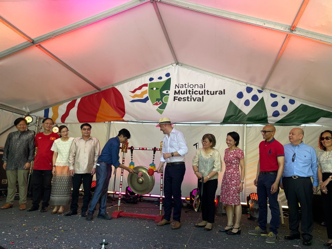 Áo dài Việt Nam tưng bừng khoe sắc tại Lễ hội đa văn hóa Canberra ảnh 3