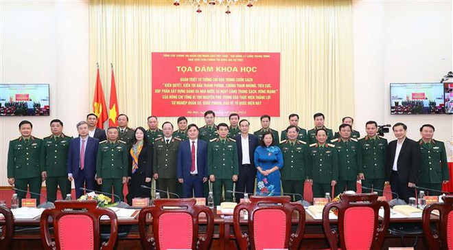Bộ trưởng Bộ Quốc phòng Phan Văn Giang và các đại biểu dự hội thảo. (Ảnh: Trọng Đức/TTXVN) Quân đội quán triệt tư tưởng của Tổng Bí thư về chống tham nhũng ảnh 1