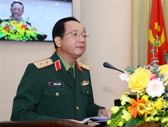 Trung tướng Trịnh Văn Quyết, Phó Chủ nhiệm Tổng cục Chính trị Quân đội nhân dân Việt Nam, phát biểu đề dẫn hội thảo. (Ảnh: Trọng Đức/TTXVN) Quân đội quán triệt tư tưởng của Tổng Bí thư về chống tham nhũng ảnh 2