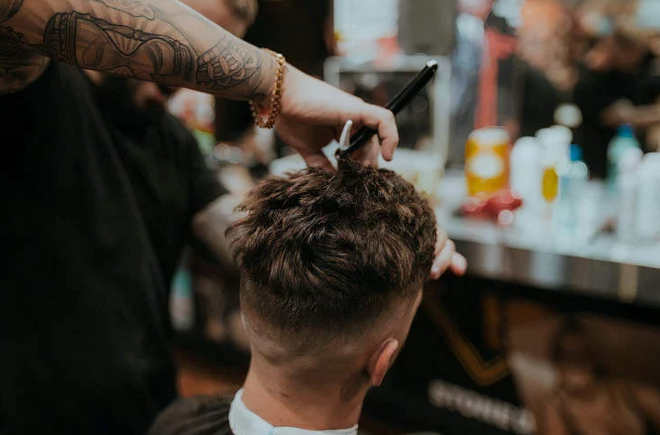 Dịch vụ cắt tóc trong im lặng bất ngờ đắt khách ở Nhật Bản ảnh 1