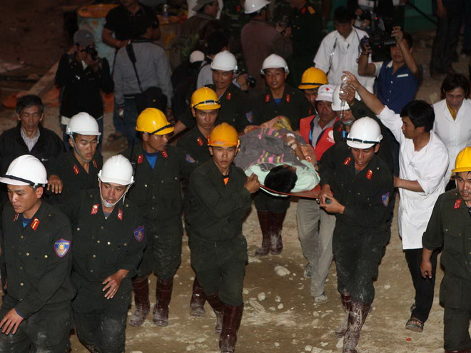 Giải cứu thành công 12 công nhân vụ sập hầm: Chiến công cho tất cả ảnh 1