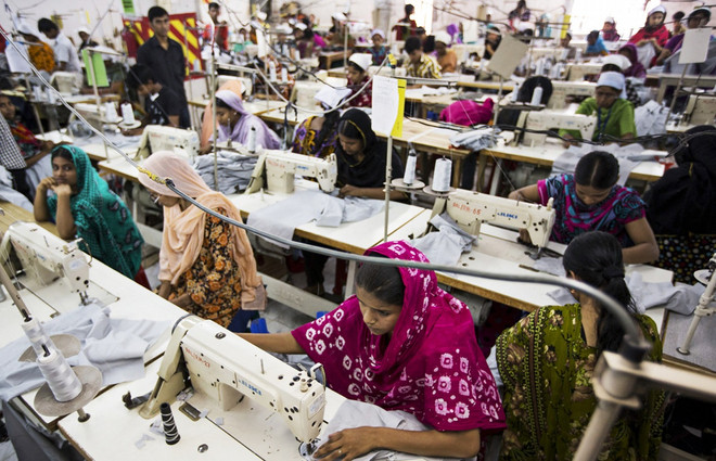 Công nhân một xưởng may tại Ấn Độ. (Nguồn: indvstrvs.com) Ngành dệt may Ấn Độ có nguy cơ mất thị phần vào tay các nước khác ảnh 1