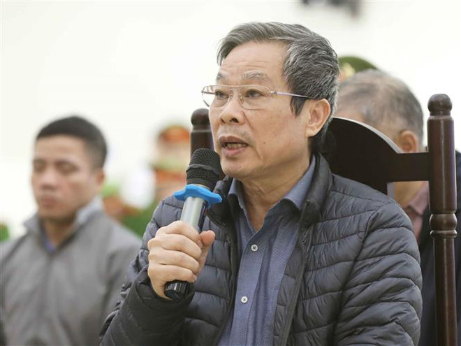 Bị cáo Nguyễn Bắc Son trả lời các câu hỏi của Hội đồng xét xử. (Ảnh: Doãn Tấn/TTXVN) Vụ MobiFone mua AVG: Những điểm nổi bật trong phiên tòa sơ thẩm ảnh 2