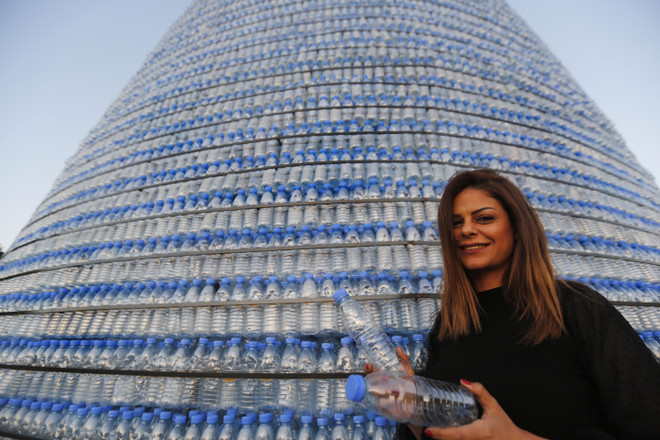 Chiêm ngưỡng cây thông Noel cao hơn 28m làm từ chai nhựa bỏ đi ảnh 4