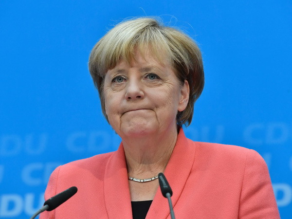 Tỷ lệ ủng hộ đảng của Thủ tướng Merkel giảm xuống mức kỷ lục ảnh 1