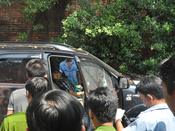 Bình Dương: Hai người chết trong ôtô là do tự sát bằng súng ảnh 1