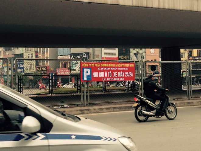 Xung quanh vụ việc đòi quyền trông giữ bãi xe chân cầu vượt Ngã Tư Sở ảnh 1