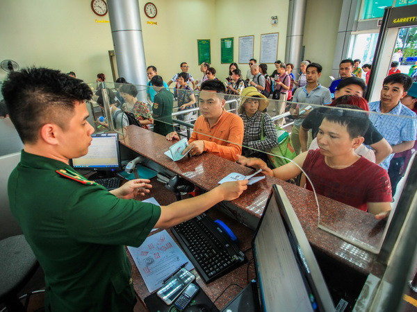 Bùng nổ hoạt động du lịch qua biên giới Việt Nam và Trung Quốc ảnh 1