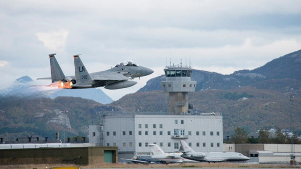 Cựu Đại sứ Thụy Điển chỉ trích cuộc tập trận của các nước Bắc Âu ảnh 1