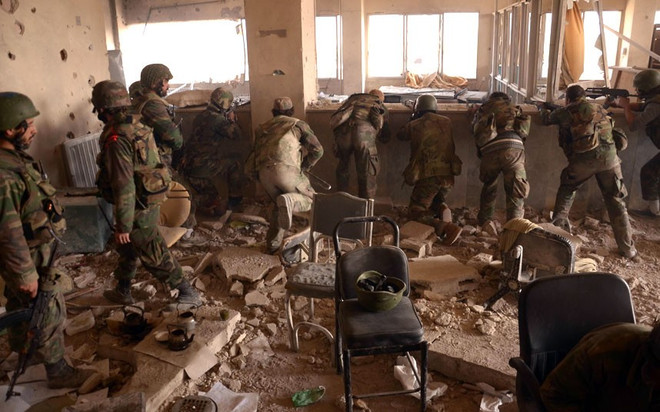 Binh sỹ quân đội Syria đang giành ưu thế tại thành phố Aleppo. (Nguồn: Russia Insider) Cập nhật tình hình chiến sự chống nhóm IS tại Iraq và Syria ảnh 1