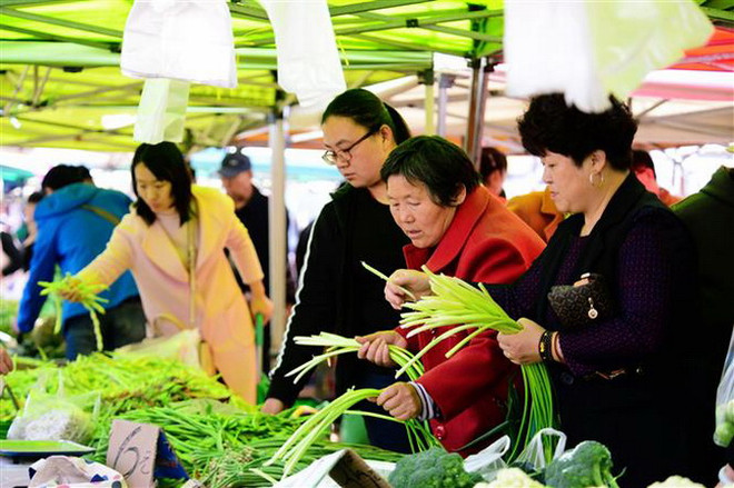 Trung Quốc trước nguy cơ tăng trưởng kinh tế giảm tốc ảnh 1