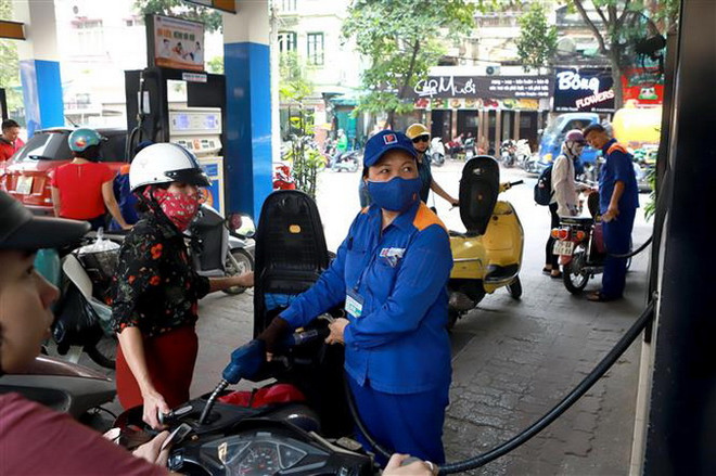 Cước vận tải vẫn "cố thủ" dù giá xăng giảm 6 lần liên tiếp ảnh 1