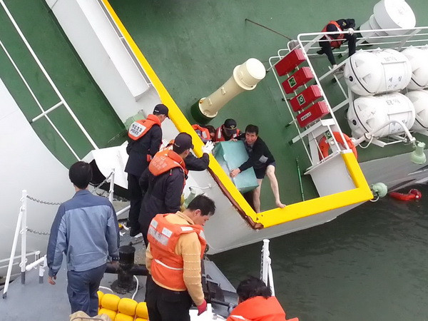 Phát hiện thêm một thi thể trong vụ chìm phà SEWOL ảnh 1