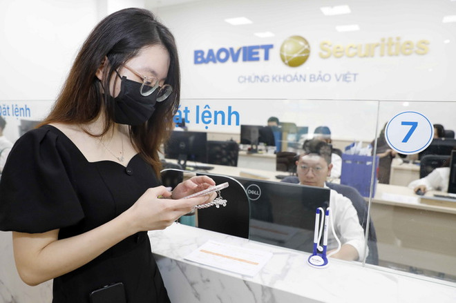 Chứng khoán ngày 28/6: Sóng lớn ở nhóm cổ phiếu ngân hàng ảnh 1