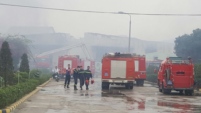 ​Nhiều sản phẩm, nguyên liệu, máy móc bị thiêu rụi ở may Vina Korea​ ảnh 2