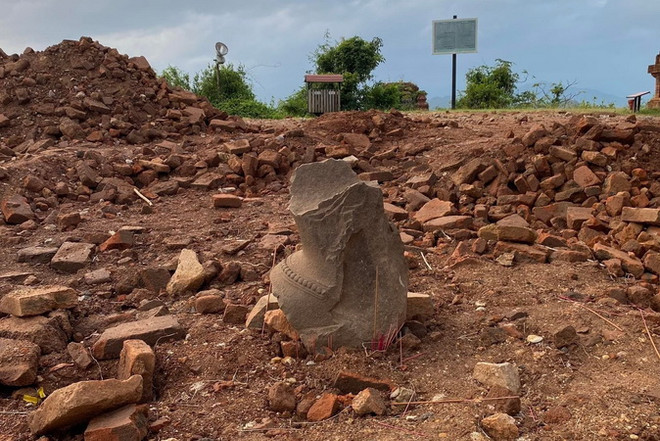 Tu bổ tháp Bánh Ít ở Bình Định: Phát hiện hiện vật nhưng vẫn thi công? ảnh 2