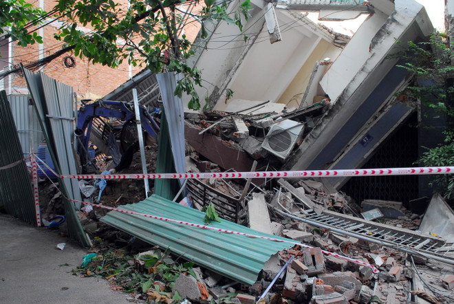 TP Hồ Chí Minh: Đào móng xây dựng làm đổ sập hai căn nhà kế bên ảnh 2