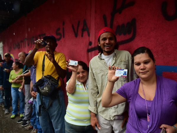 Bầu cử Quốc hội lập hiến Venezuela: Tỷ lệ cử tri đi bầu đông đảo ảnh 1