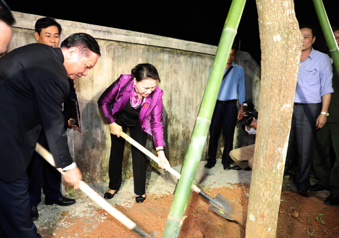 Chủ tịch Quốc hội dự Ngày hội Đại đoàn kết toàn dân tộc tại Hòa Bình ảnh 2