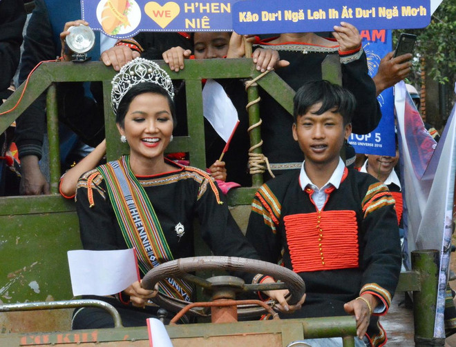 Hoa hậu Hoàn vũ H’Hen Niê - bông hoa tỏa hương từ đại ngàn ảnh 2