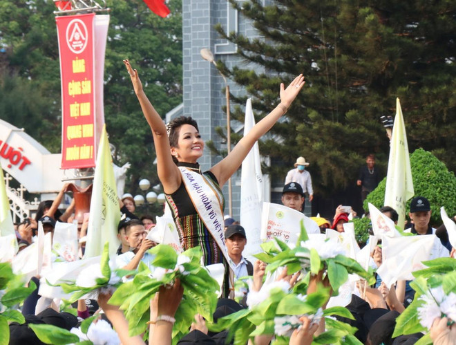 Hoa hậu Hoàn vũ H’Hen Niê - bông hoa tỏa hương từ đại ngàn ảnh 4