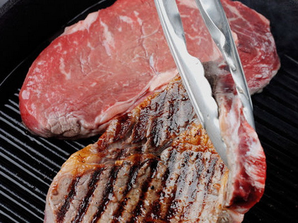 Cảnh báo về mối liên hệ giữa thịt đỏ và bệnh viêm túi thừa ảnh 1