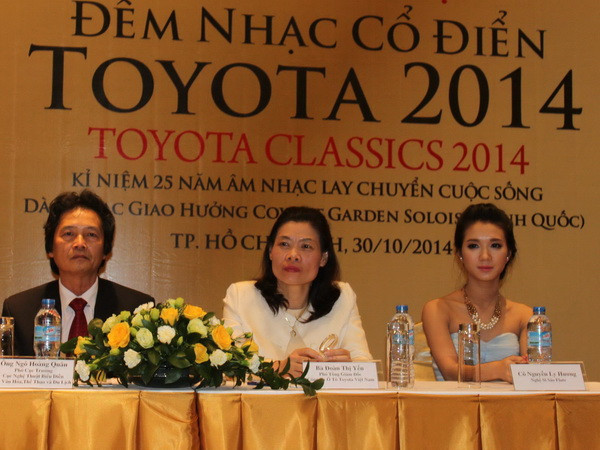 Bà Đoàn Thị Yến giới thiệu với báo chí về Đêm nhạc Toyota Classics 2014. (Ảnh: Hà Huy Hiệp/Vietnam+) Đón chờ trải nghiệm mới lạ tại Đêm nhạc cổ điển Toyota 2014 ảnh 1