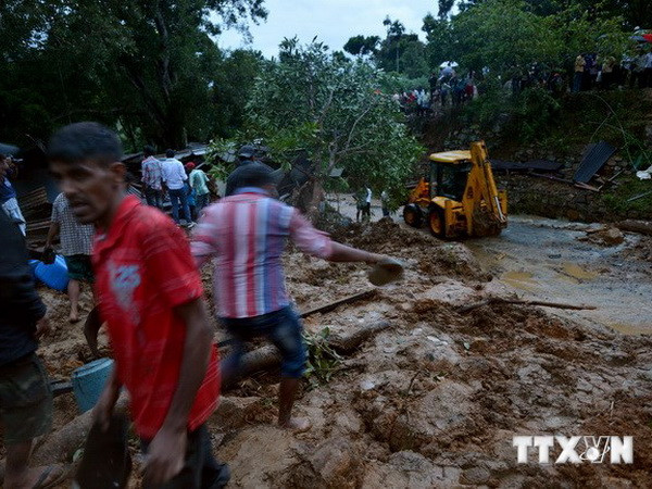 Hiện trường vụ lở đất. (Nguồn: AFP/TTXVN) Sri Lanka đẩy mạnh công tác tìm kiếm người mất tích sau lở đất ảnh 1