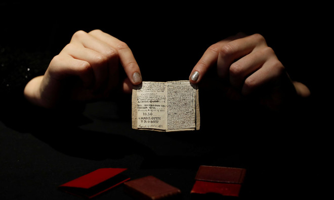 Bản thảo 'mini' độc đáo của nữ văn sỹ Charlotte Bronte trở về quê nhà ảnh 1